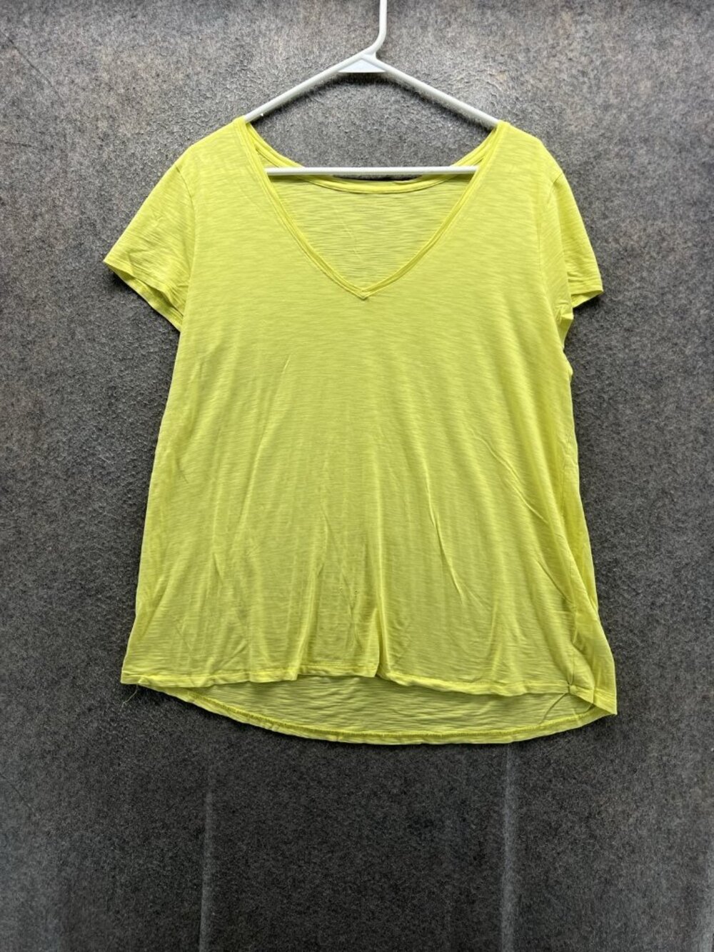 Lilly Pulitzer Solid Shirt Women Large Yellow V Neck Short Sleeve Lightweight